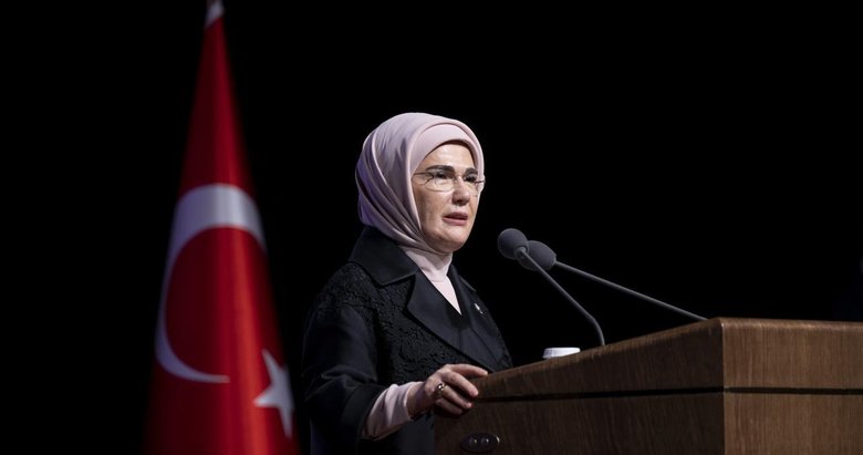 Emine Erdoğan’dan Kadir Gecesi mesajı: Kadir Gecesi’nin feyzi ve bereketi insanlığa şifa olsun