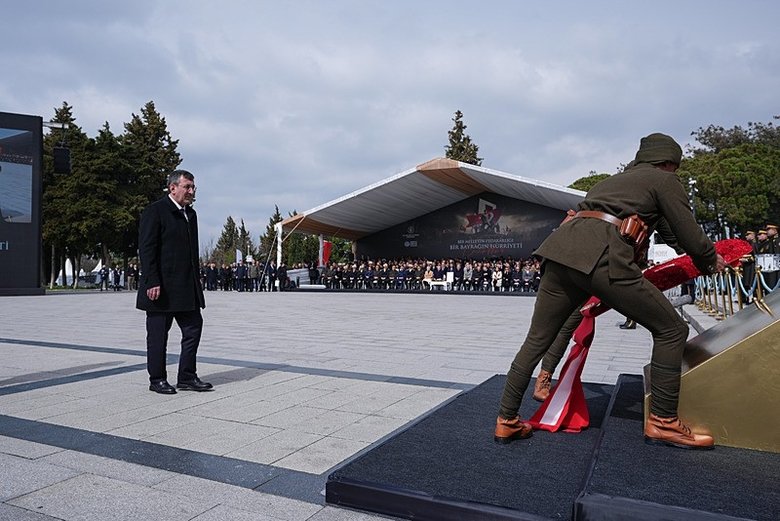 Çanakkale’de Deniz Zaferi’nin 111. yıl dönümü dolayısıyla tören düzenlendi