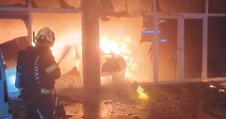 Denizli’deki kundaklamada 5 otomobil hasar gördü