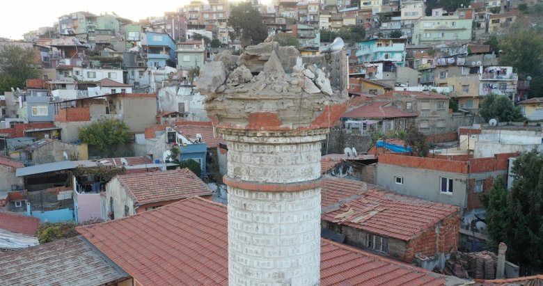 İzmir’de depremde yıkılan minare havadan görüntülendi