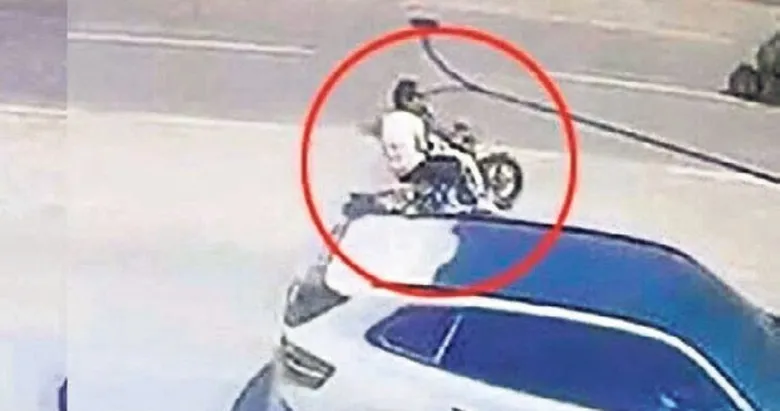 Aydınlatma direğine çarpan motosikletin sürücüsü öldü
