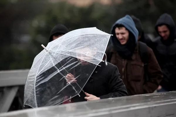 semsiyeleri-acin-izmir-saganaga-teslim-izmir-hava-durumu-2-ekim-cuma-meteoroloji-paylasti-1790913488337.png