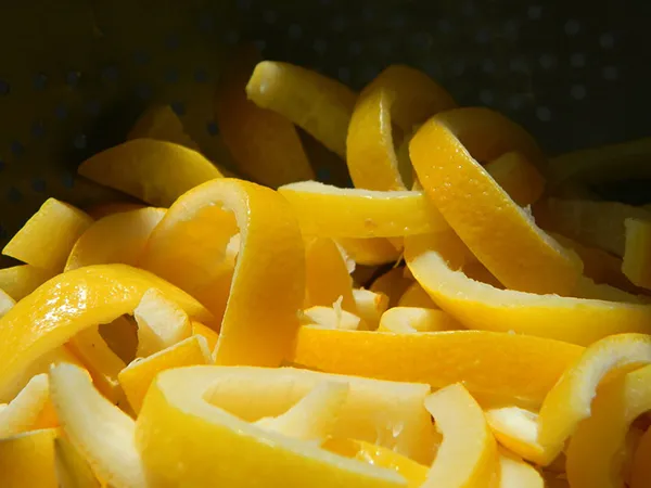 Her evde var ama değeri bilinmiyor! Limon kabuğunu çöpe atanlar dikkat