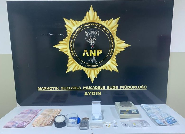 Torbacı sevgililer narkotikten kaçamadı