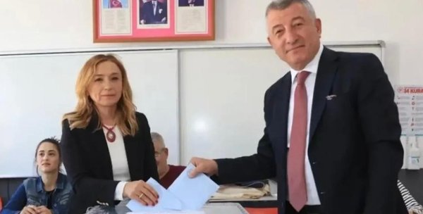 son-dakika-izmirde-guzelbahce-belediyesine-operasyon-1779782925693.jpeg