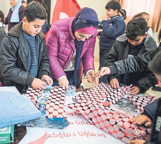 Abluka altındaki çocuklardan depremzede yaşıtlarına hediye