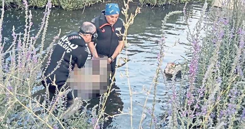 Gölete giren genç boğularak can verdi