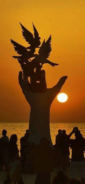 Kuşadası’nda gün batımı izleyenleri mest etti