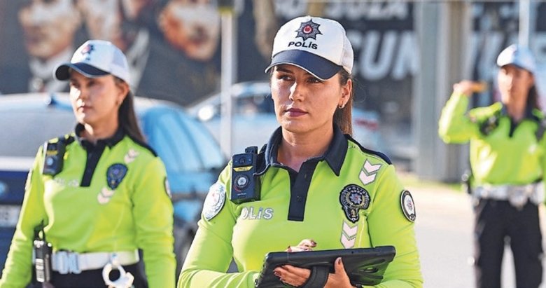 İzmir’in trafiği kadınlara emanet