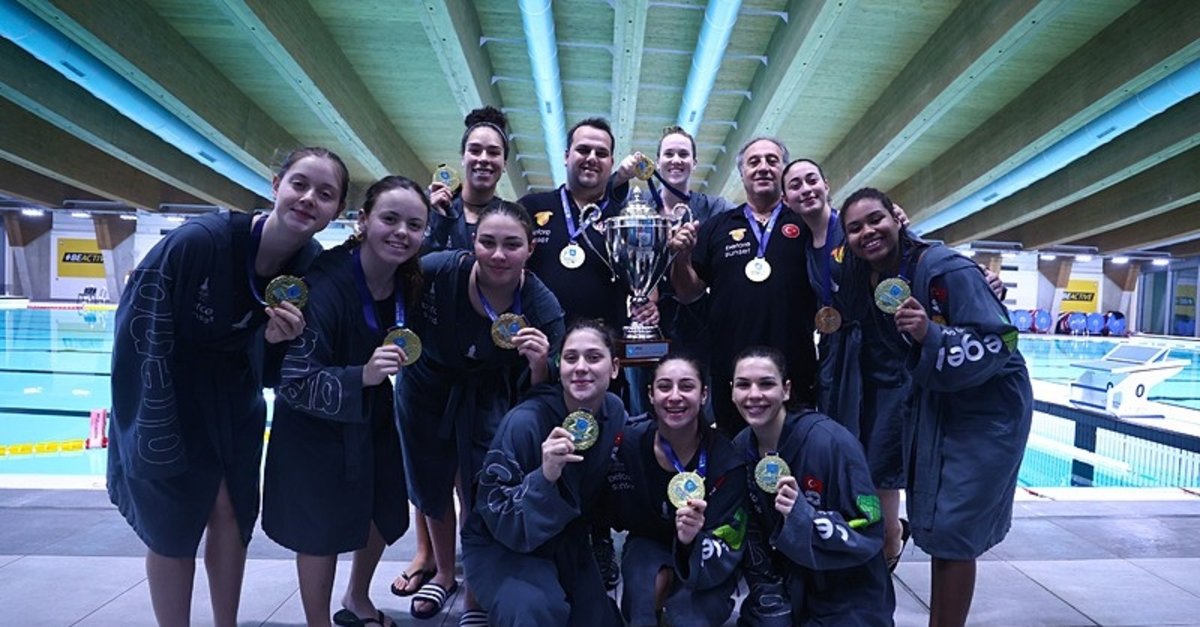 Havuzda çifte zafer geldi