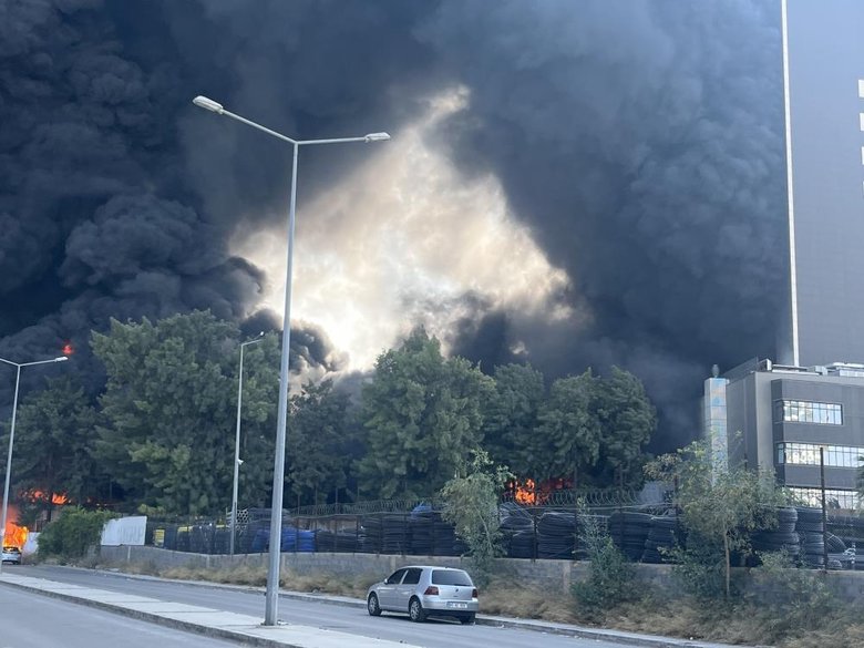İzmir’de çıkan yangın kontrol altına alındı