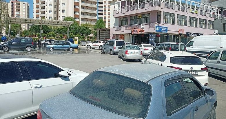 Aydın’da çamur yağdı! Oto yıkamacılar önünde uzun kuyruklar oluştu