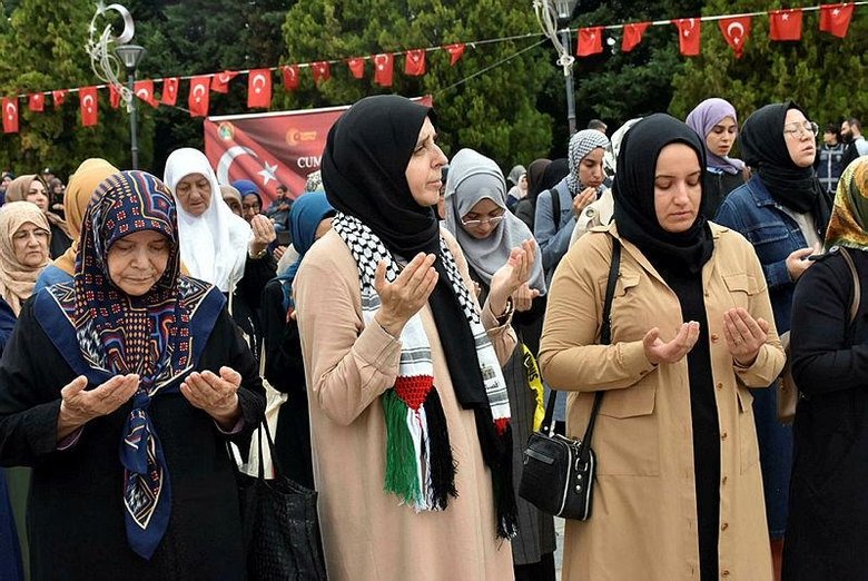 İzmir ve çevre illerde Filistin’de hayatını kaybedenler için gıyabi cenaze namazı kılındı