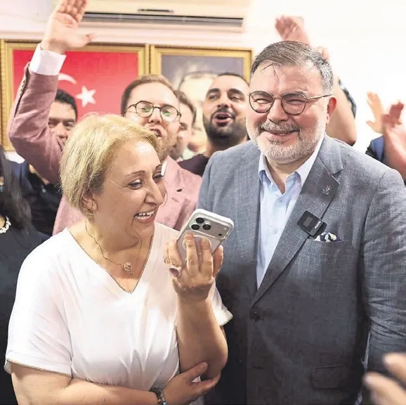secimi-kaybedince-cilgina-donduler-1787005298817.jpeg