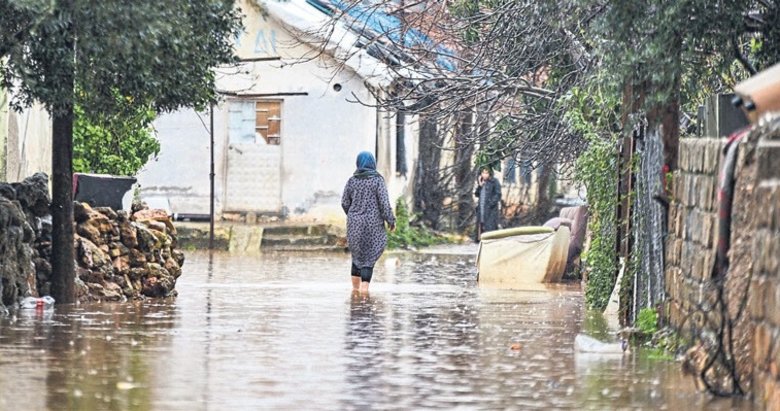 40 günde yağan yağmur 4 saatte yağmaya başladı