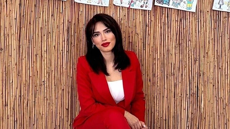 agrida-hayatini-kaybeden-irmak-ogretmen-izmirde-son-yolculuguna-ugurlandi-1781181045020.jpeg