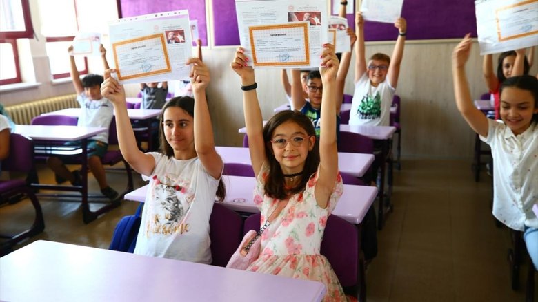 Okullarda yaz tatili kısalıyor! Ara tatiller kaldırılacak mı? MEB’den yeni çalışma