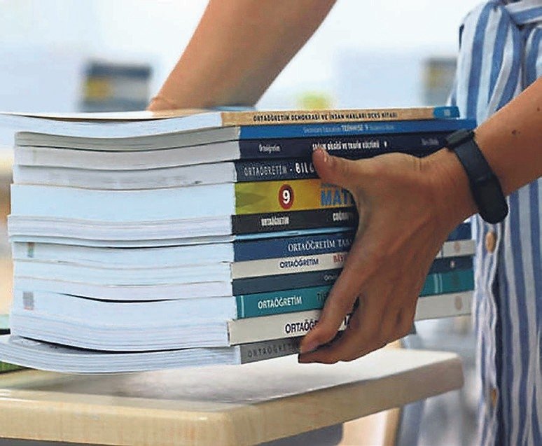 Özel okullarda kitap dayatması