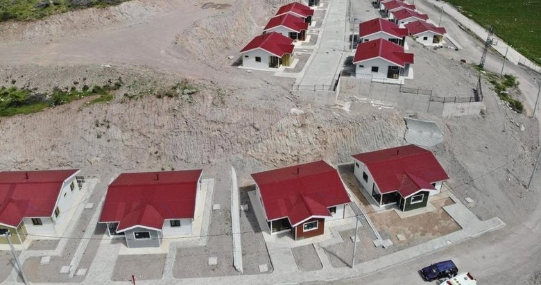İzmir’deki heyelan mağdurları TOKİ tarafından yapılan yeni evlerine kavuştu