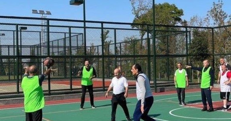 Başkan Erdoğan sabah sporunda bakanlarla basketbol oynadı