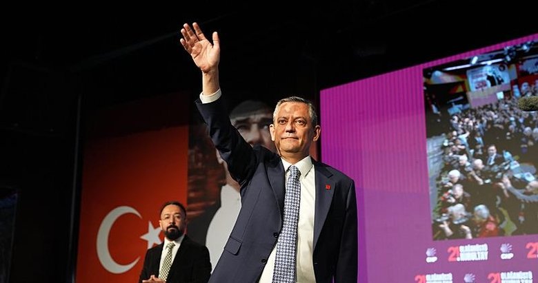 CHP’de olağanüstü kurultay günü! Tek aday Özgür Özel CHP Genel Başkanlığı’na seçildi.