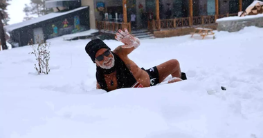 Fedon maviliklere değil beyaz örtüye atladı