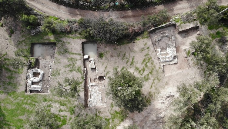 Çanakkale’de heyecanlandıran çalışma! 2 bin yıllık mezar içinde 10’dan fazla iskelet ortaya çıkarıldı