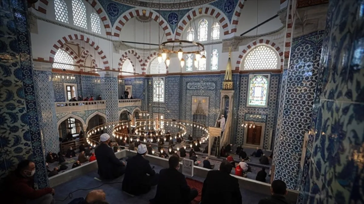 CUMA NAMAZI 17 TEMMUZ | Cuma namazı saat kaçta kılınacak? İzmir'de Cuma namazı saat kaçta okunacak?