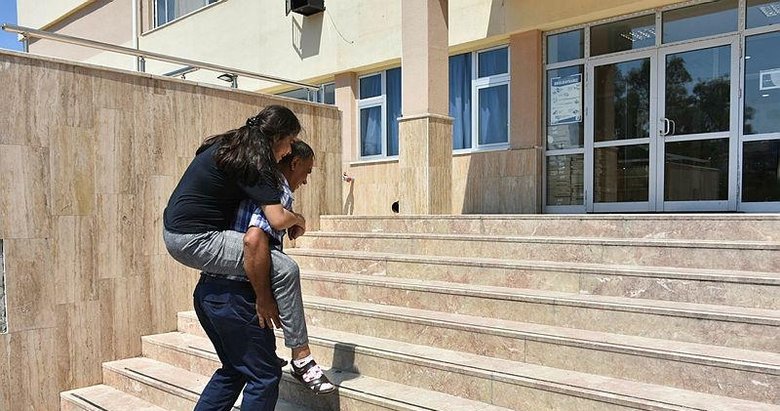 Baba sırtında okul bitirdi