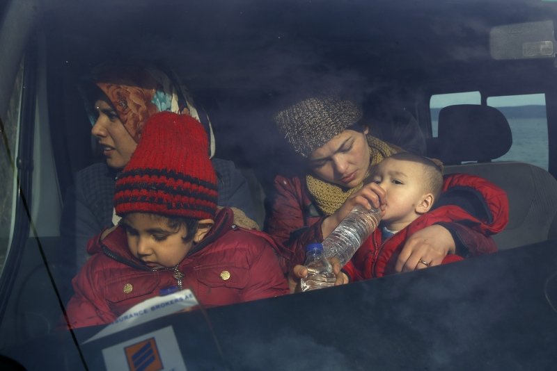 Mülteci botları Yunanistan’a ulaşmaya başladı! İşte ilk fotoğraflar