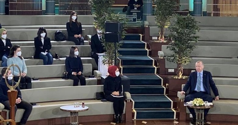 Başkan Erdoğan Millet Kütüphanesi’nde gençlerle bir araya geldi