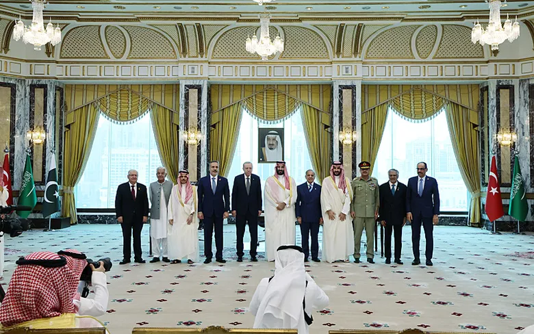 baskan-recep-tayyip-erdogan-suudi-arabistanda-turkiye-suudi-arabistan-ve-pakistan-mekke-savunma-anlasmasini-im-1786100309482.png