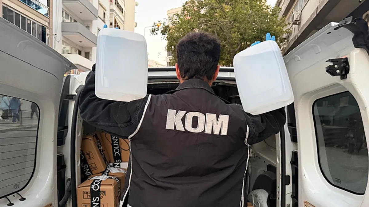 İzmir’in 5 ilçesinde kaçakçılık operasyonu: 1 gözaltı