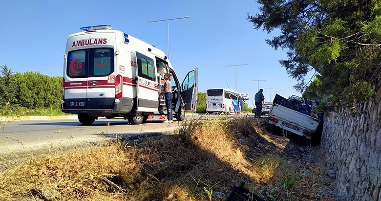 Denizli’de yoldan çıkan kamyonetteki baba ve oğul yaralandı!