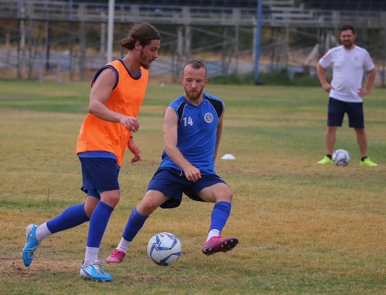 Futbolun birleştirici dili engelleri aşıyor! İzmirspor’a 5 işitme engelli futbolcu