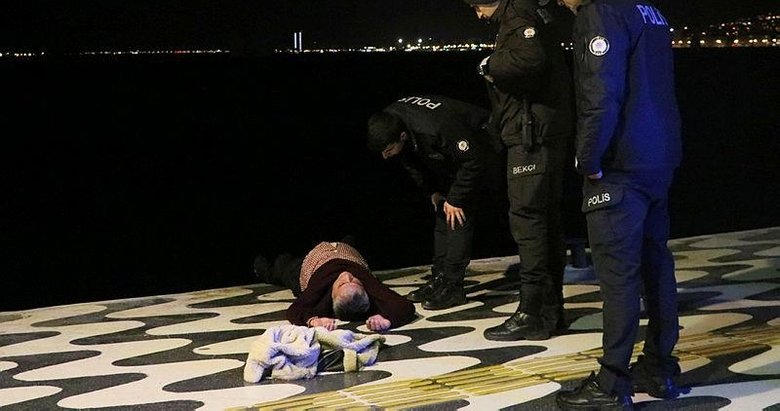 İzmir’de denize düşen adamı polis kurtardı