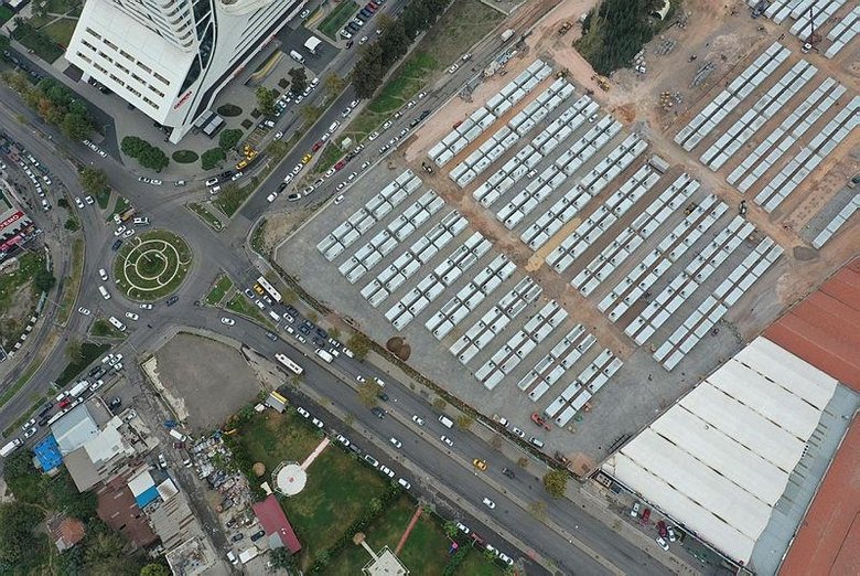 İzmir’deki geçici barınma merkezine 400 konteyner yerleştirildi