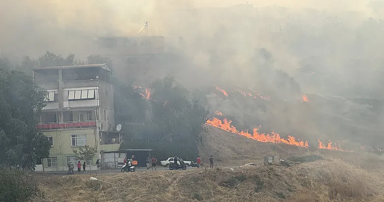 İzmir’de yürekleri ağza getiren yangın!