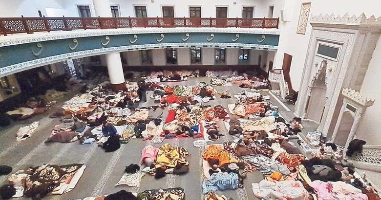 8 yılda yapılan cami depremzedelere yuva oldu