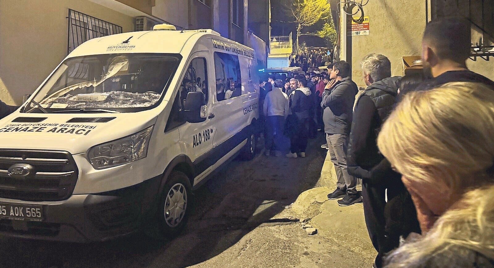 Buca’da kurşunlu Bodrum’da bıçaklı erkek dehşeti!