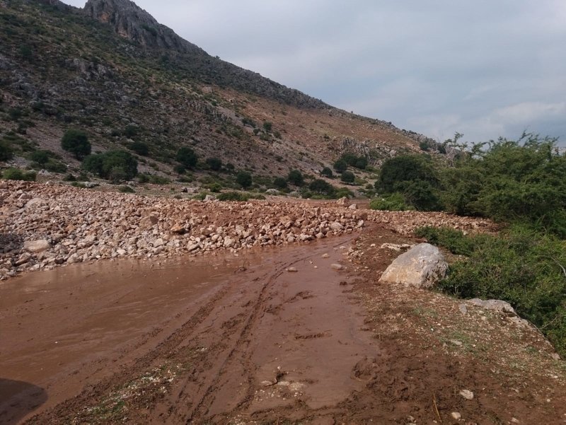 Afyonkarahisar’da heyelan! Köy yolları ulaşıma kapandı