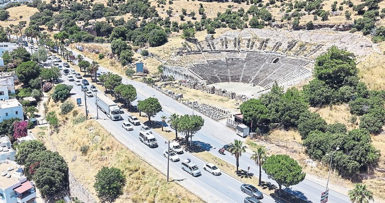 Yollarda tatil dönüşü yoğunluğu