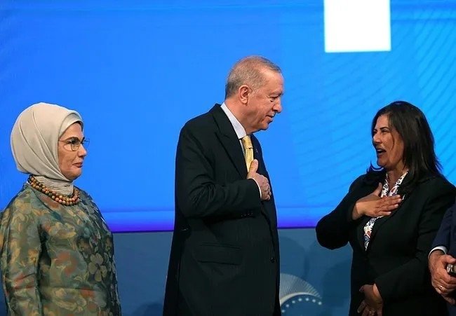 Başkan Erdoğan rozetlerini taktı: AK Parti’ye yeni belediyeler katıldı