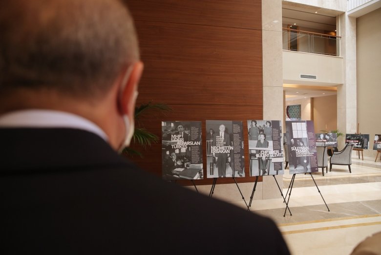 Başkan Erdoğan ve Tansu Çiller 12 Eylül fotoğraf sergisini gezdi
