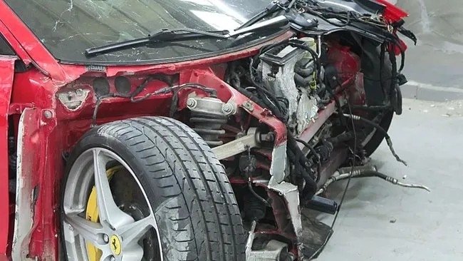 15 milyonluk Ferrari hurdaya dönmüştü! 5 gün önce aracı satın alan sahibinden açıklama geldi: Araca binemeden gitti...