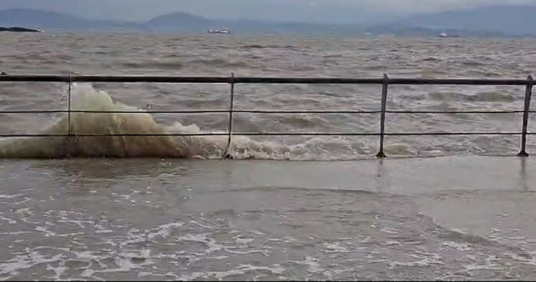 İzmir’de fırtına etkisi başladı: Dikili’de deniz seviyesi yükseldi