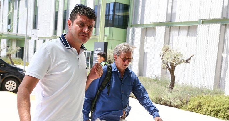 İngiliz şarkıcı Clapton Kuşadası’nda yıkıldı!