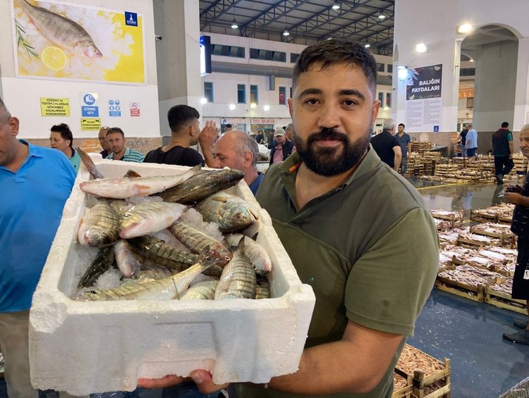 İzmir’de balık hali doldu: Bu sene bereket ve bolluk var
