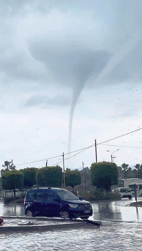 Antalya’yı hortum vurdu: Çatılar uçtu, seralar yıkıldı