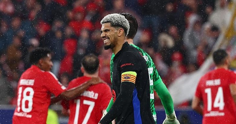 Barcelona’da Araujo devam